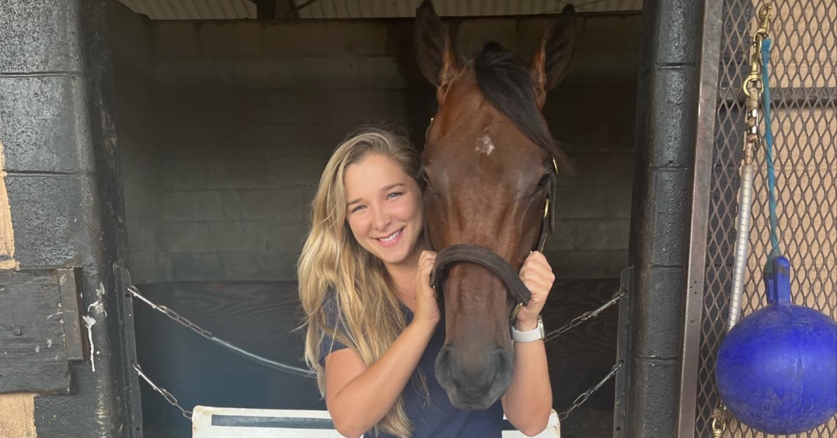 Dr. Cuesta Amado standing next to a horse|Dr. Cuesta Amado treating a horse||||Dr. Cuesta Amado treating a horse||||||||||Dr. Cuesta Amado standing next to a horse