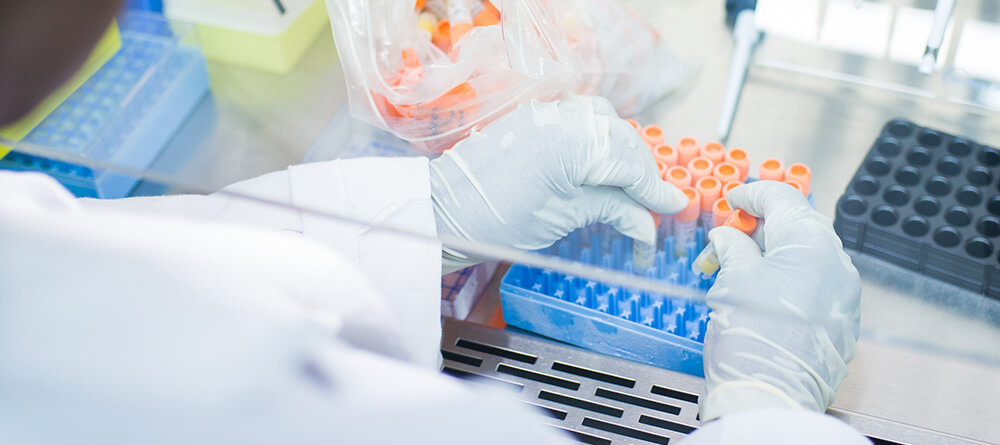 An SGU veterinary student test samples in a lab.
